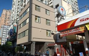 捷運四維國小站出口整棟大地坪透店住商台中買屋賣房,土地王劉志忠台中北屯捷運