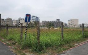 高雄市岡山富貴南街建地