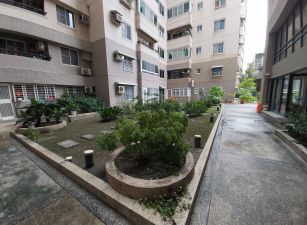 文藻鼎中商圈獅湖國小陽台進出二房~798萬