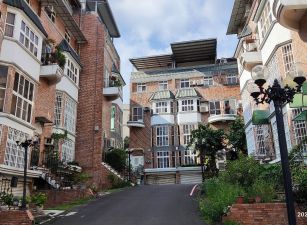 低價擁有社區私人車庫山莊-還享有舊鐵橋公園