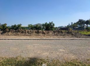 大社區大路寬都內農地-2(大社路 已分割11筆土地)大車好出入，單價：10萬