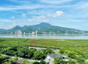 獨家專售。正面河景海納川名邸。誠。價格可談