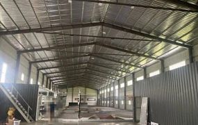交流道旁挑高寬敞倉庫