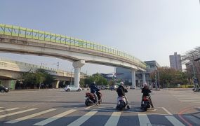 賀成交雙鐵共構出租阿波羅商辦台中買屋賣房,土地王劉志忠