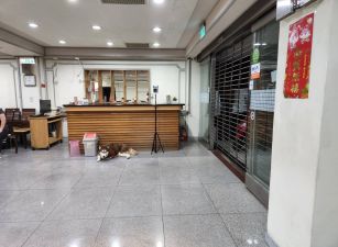 民權西路站賺前大面寬店