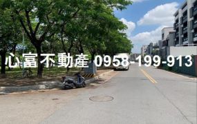 仁武稀有豪宅區建地~三面臨路
