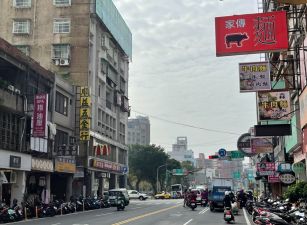 桃園G08  中正路捷運站寬大店面 200坪