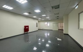 龜山南崁交流道旁面寬貨梯RC廠51