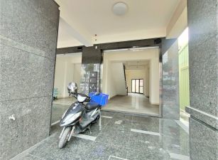 楠梓國小6房車庫透天店住|全新未住過