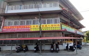 近澄清湖,發財廟內的超值套房