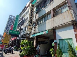 前鎮區保泰路正路旁金店面1+2樓,店住皆宜