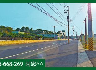 燕巢交流道旁大馬路邊都內農地