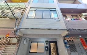 鳳山家樂福光復路商圈雙套房漂亮透天~1180萬
