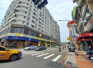 (小雅之家)東山路商圈精美樓店(店住兩用53坪)