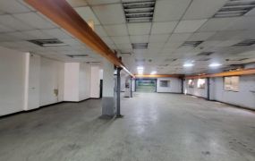 仁德交流道旁乙工廠房
