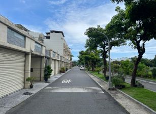 仁武河畔🏞️近仁武交流道🛣️雙車庫別墅