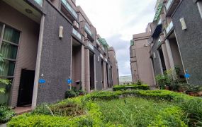 體育園區【雙車位】花園美豪墅~