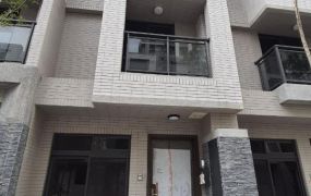 大里全新正4房前院美墅