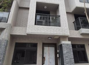 大里全新正4房前院美墅
