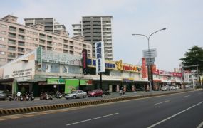 近南紡有陽台採光套房