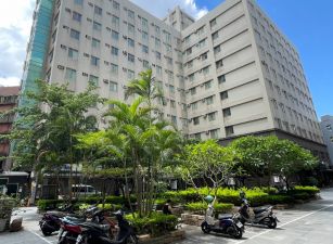 中原大學夜市人潮滾滾賺錢金店面