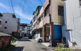 高屏大橋旁,3樓建滿翻新透天