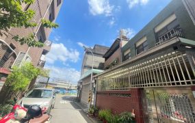 中路特區旁大地坪透天
