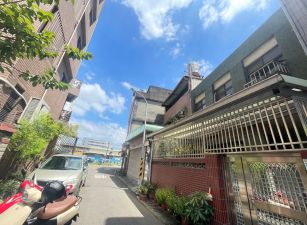 中路特區旁大地坪透天