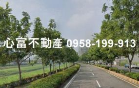 岡山河堤旁建地30米路(阿勃勒大道)