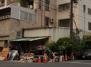 大灣國中仁雄商圈三角窗雙車庫店住~4280萬