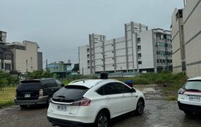 大寮翁公園雙面路建地