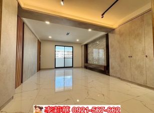 西門星巴克旁金店住