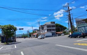 6分鐘到國1~~燕巢8米路邊農地