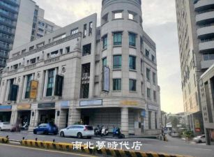 東區 - 租 ~ 長榮路三角窗店面 - 8.8萬