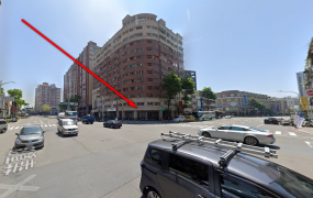 左營區華夏路店面1,2樓、黃金地段三角窗店面