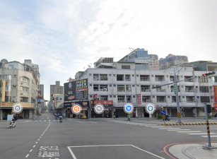 大潤發.西屯路商圈三角窗店面