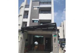 東山鳳安二街邊間全新車墅
