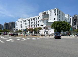 獨家專租│淡海海灣區挑高空間金店面