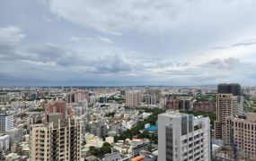 亞灣摩天高雄山海景觀四房平車,出價可談