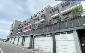 台中市大里區~四品牌獨家10年新屋臨路電梯美別墅