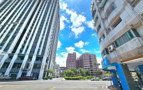 河堤裕誠商圈翻新樓中樓5房平車