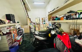 美術館車站內惟商圈正街上透天三樓