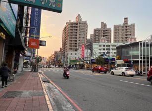 建工建興商圈近輕軌四房平車~1580萬