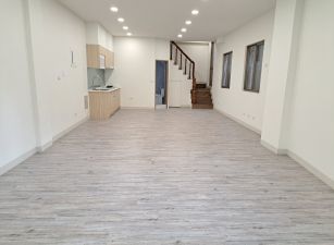 大坪頂特區邊間門口方便停車1+2+3樓店住~798萬
