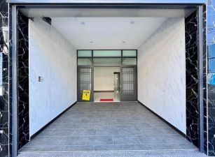 高雄茄萣全新整修金店住