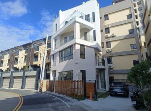台中買屋賣房土地王劉志忠清水中華路全新獨棟電梯三車庫別墅