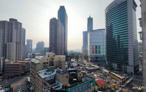 三多商圈,市區大樓翻新三房公寓價(一心二路),屋主誠意出售