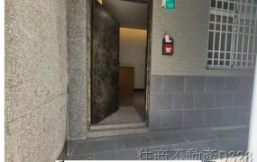 東區前後臨路整新3套房車庫透天