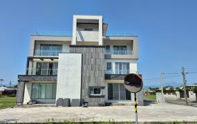 永慶許書豪★五結國五旁全新大面寬雙面路電梯農舍