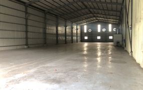 交流道旁方正鋼構廠